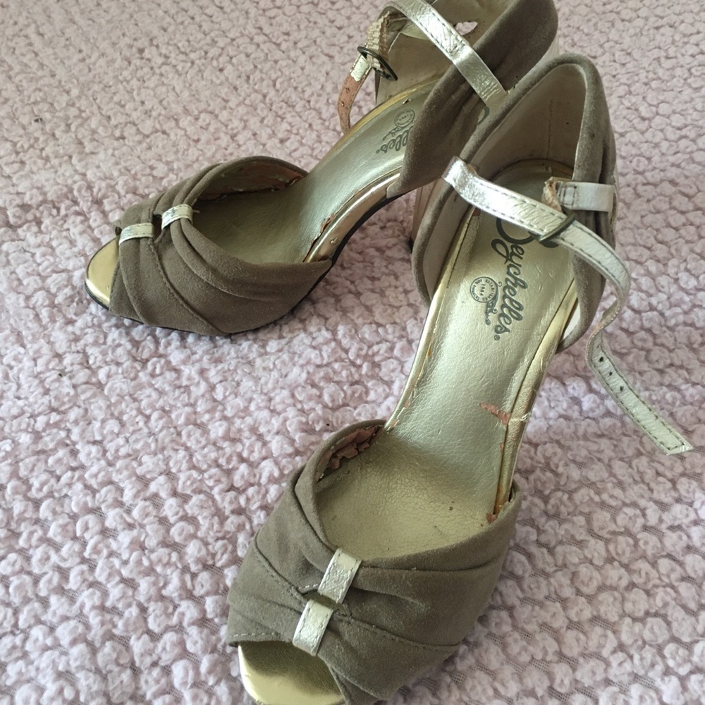 Gold Pinup Seychelles Pumps Heels